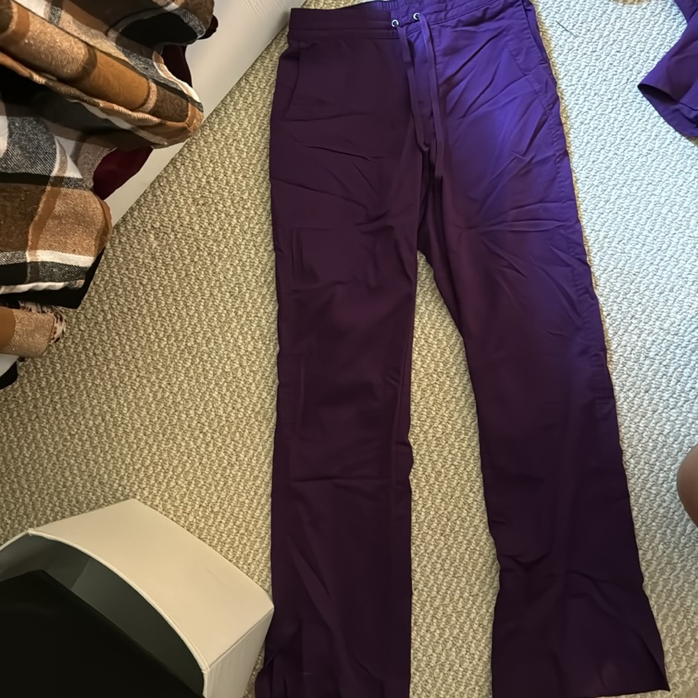 Scrubs - Picture 2 of 2